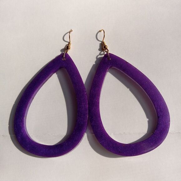 CLEARANCE  Purple teardrop resin earrings - Picture 2 of 3
